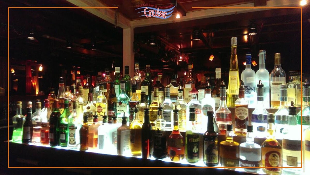 Cruise Cocktail Bar