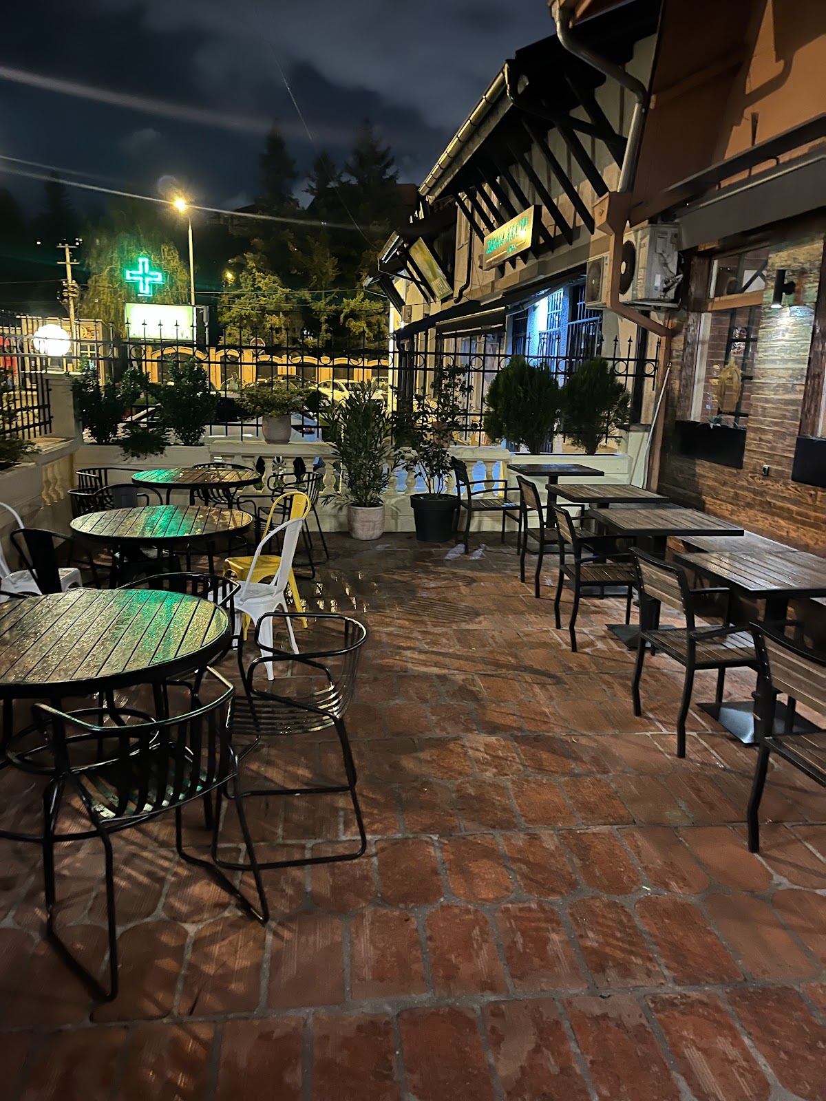 Pub Kolonija
